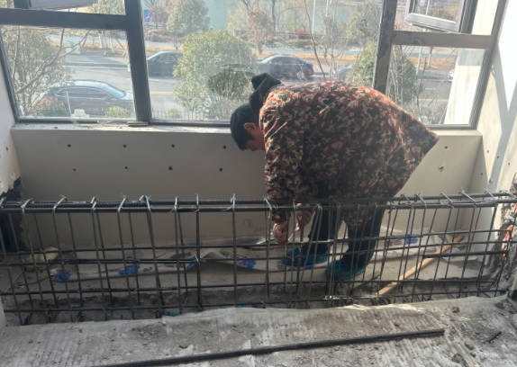 某小区框架飘窗加固修复及检测